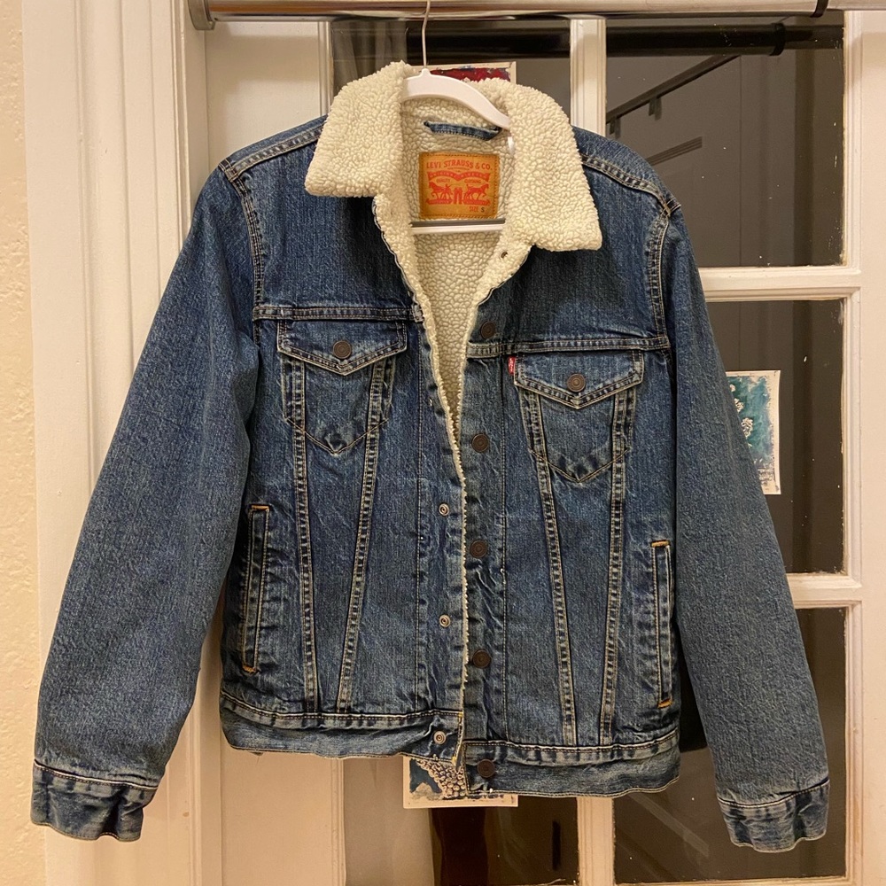 Levi’s Denim Sherpa Lined Trucker Jacket NWOT